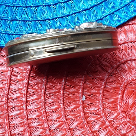 Rare Vintage Gilt Makeup Powder Puff Compact/with Multiple Color Stones - Picture 10 of 16